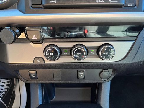 Used 2016 Toyota Tacoma SR5 w/ SR5 Appearance Package (SN) image 15