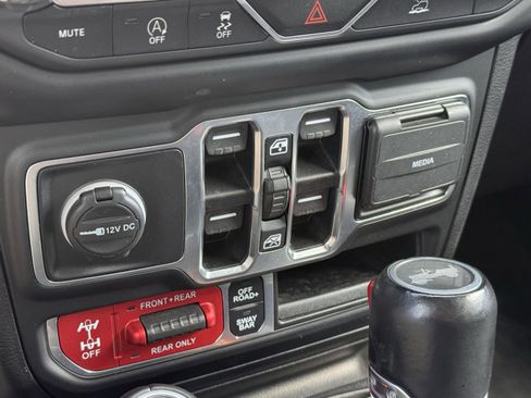 Used 2021 Jeep Wrangler Unlimited Rubicon AWD/4WD image 11