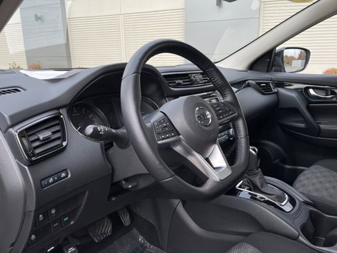 Used 2021 Nissan Rogue Sport SV image 24