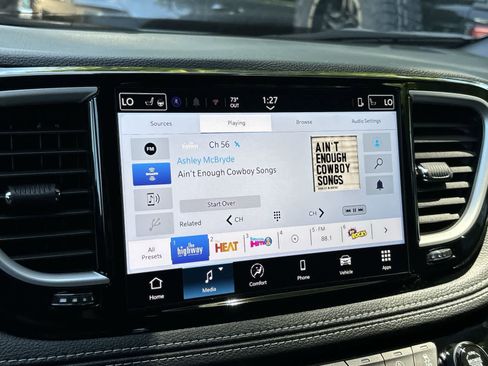 New 2025 Chrysler Pacifica Select image 14