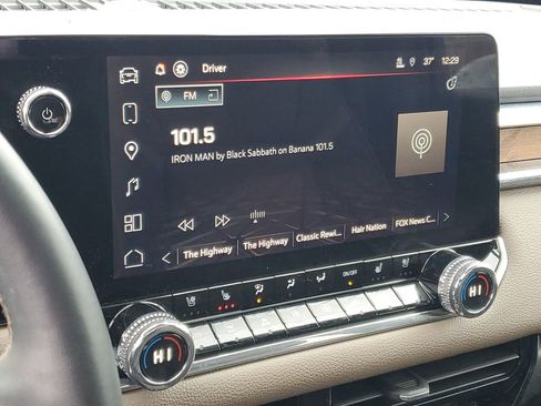 Used 2024 GMC Canyon Denali image 17