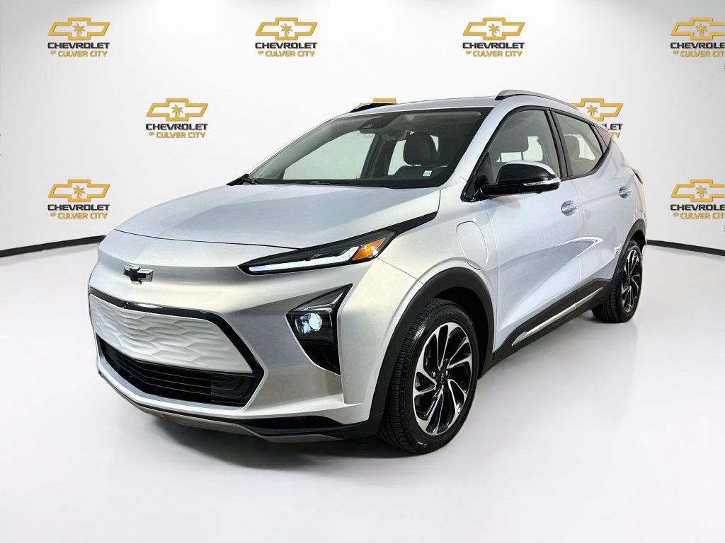 Used 2022 Chevrolet Bolt EUV Premier w/ Sun & Sound Package FWD image 3
