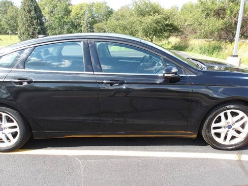 Used 2015 Ford Fusion SE FWD image 33
