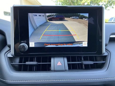 Used 2025 Toyota RAV4 XLE AWD/4WD image 19