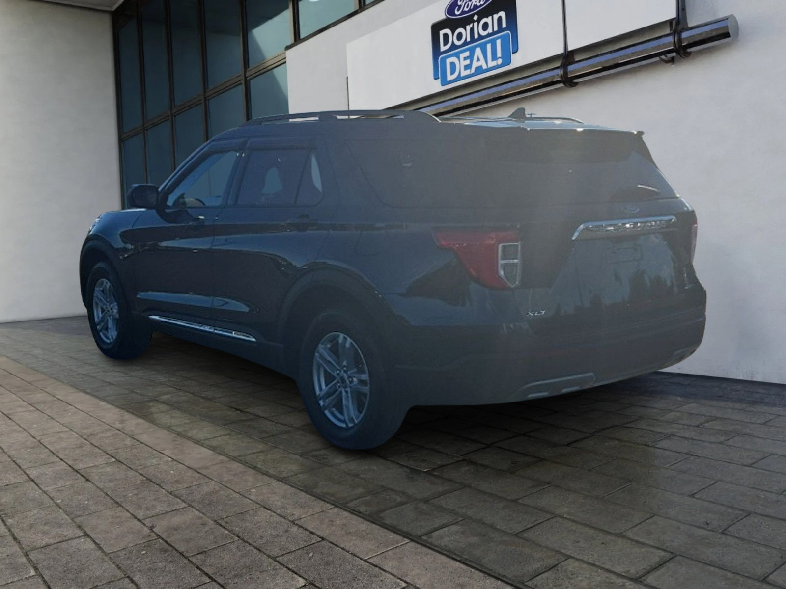 Certified 2023 Ford Explorer XLT w/ Equipment Group 202A AWD/4WD image 5
