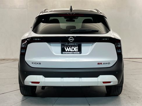 New 2026 Nissan Kicks SR w/ SR Premium Package AWD/4WD image 4