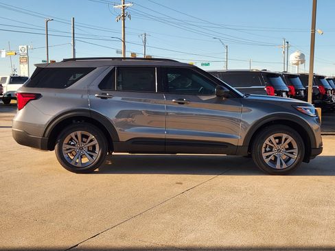 New 2026 Ford Explorer Active w/ Active Comfort Package AWD/4WD image 7