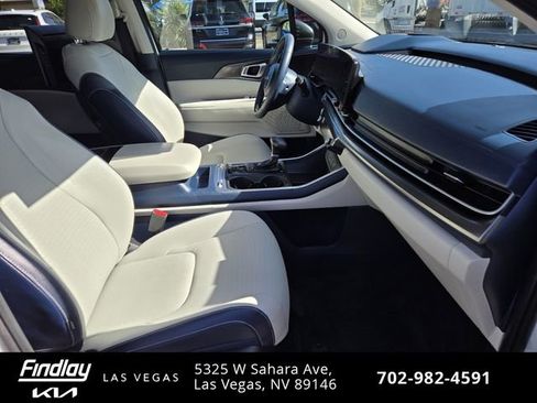 Certified 2025 Kia Carnival SX Prestige FWD image 21