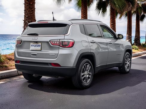 Used 2020 Jeep Compass Latitude w/ Safety & Security Group FWD image 5