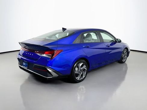 Certified 2025 Hyundai Elantra Sport FWD image 8
