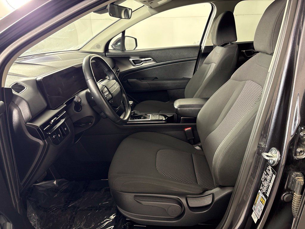 Used 2026 Kia Sportage LX FWD image 24