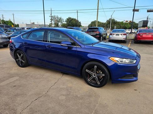 Used 2015 Ford Fusion SE FWD image 3
