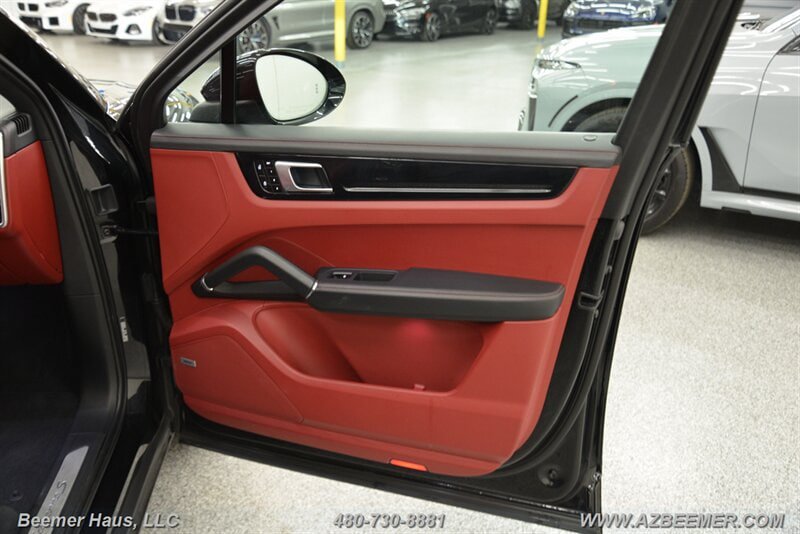 Used 2021 Porsche Cayenne S AWD/4WD image 43
