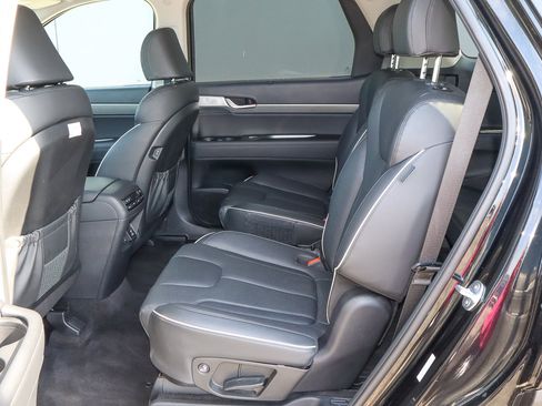 Used 2024 Hyundai Palisade SEL w/ Premium Package image 9