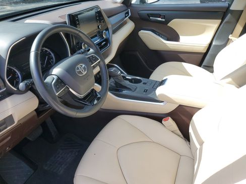 Used 2021 Toyota Highlander XLE image 20