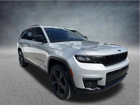 Used 2023 Jeep Grand Cherokee L Limited w/ Black Appearance Package AWD/4WD image 7