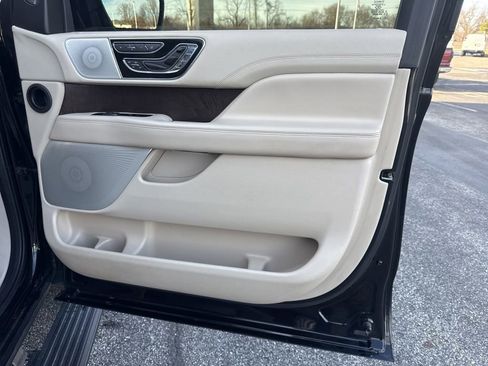 Used 2020 Lincoln Navigator Reserve w/ Luxury Package image 31