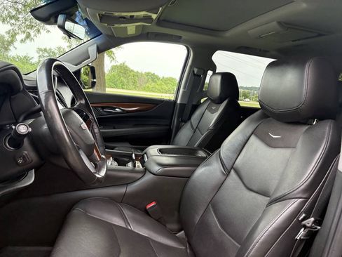 Used 2020 Cadillac Escalade Premium Luxury AWD/4WD image 13