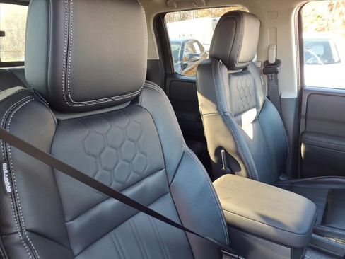 Used 2024 Nissan Frontier SL w/ Technology Package image 19