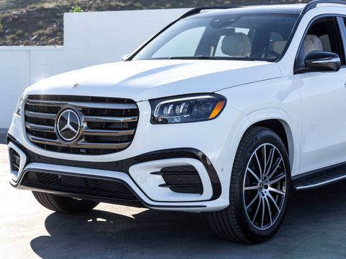 New 2025 Mercedes-Benz GLS 580 4MATIC image 5