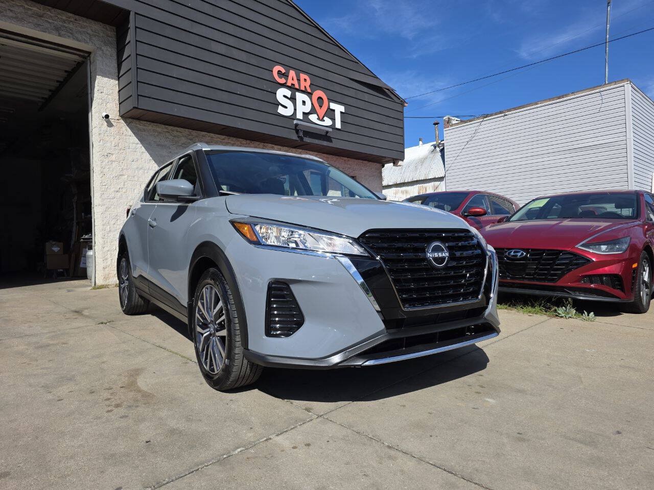 Used 2023 Nissan Kicks SV FWD image 1