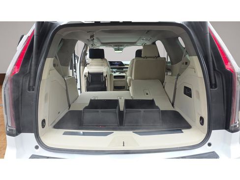 Certified 2024 Cadillac Escalade Sport Platinum w/ Heavy-Duty Trailer Package image 30