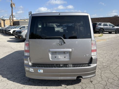 Used 2005 Scion xB FWD image 5