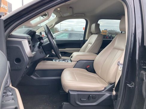 Used 2024 Ford Expedition XLT image 10