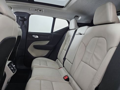 Used 2023 Volvo XC40 B5 Plus image 21