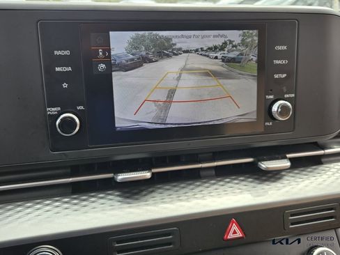 Used 2023 Kia Carnival LX FWD image 22