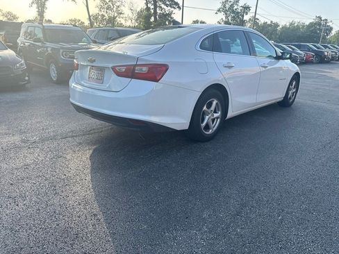 Used 2017 Chevrolet Malibu LS FWD image 4