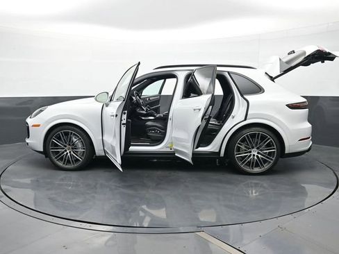 Certified 2021 Porsche Cayenne Turbo AWD/4WD image 30