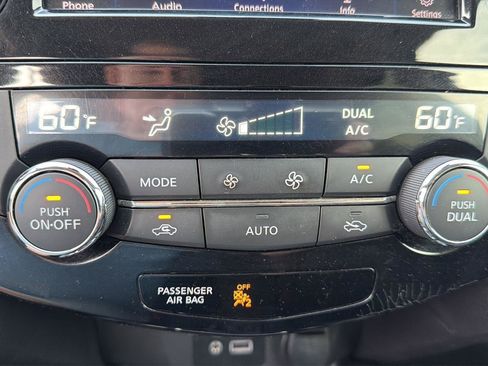 Used 2019 Nissan Rogue SV FWD image 8