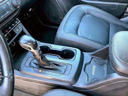 Used 2022 GMC Canyon AT4 w/ Driver Alert Package image 17