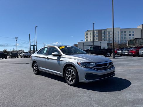 Used 2023 Volkswagen Jetta S image 1