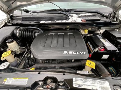 Used 2012 Dodge Grand Caravan SXT image 10