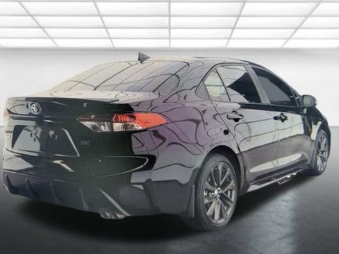 Used 2025 Toyota Corolla SE w/ Convenience Package image 2