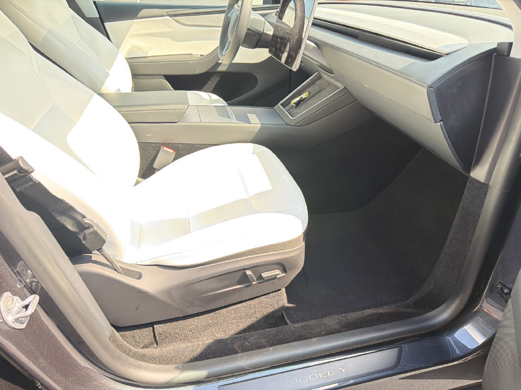 Used 2026 Tesla Model Y Long Range AWD/4WD image 17