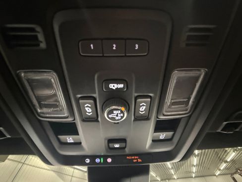 Used 2024 GMC Yukon XL Denali AWD/4WD image 20