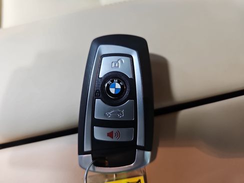 Used 2013 BMW 750Li image 36