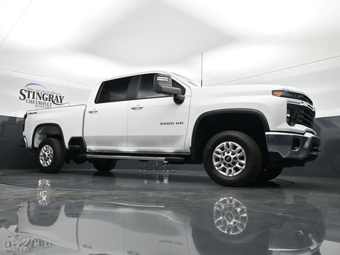 Used 2025 Chevrolet Silverado 2500 LT w/ Convenience Package image 17
