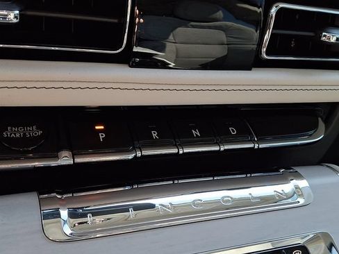 Used 2025 Lincoln Aviator Reserve w/ Luxury Package AWD/4WD image 15