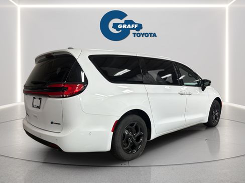 Used 2024 Chrysler Pacifica Limited FWD image 7