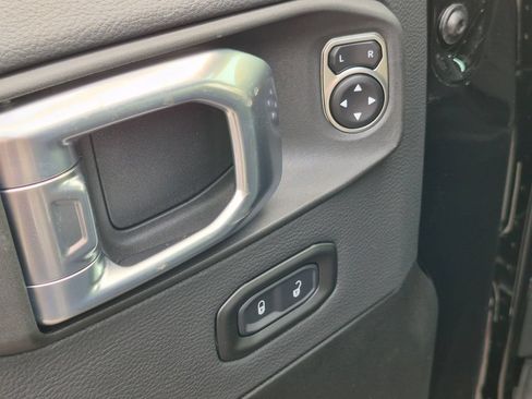 New 2026 Jeep Wrangler Unlimited Sahara AWD/4WD image 10