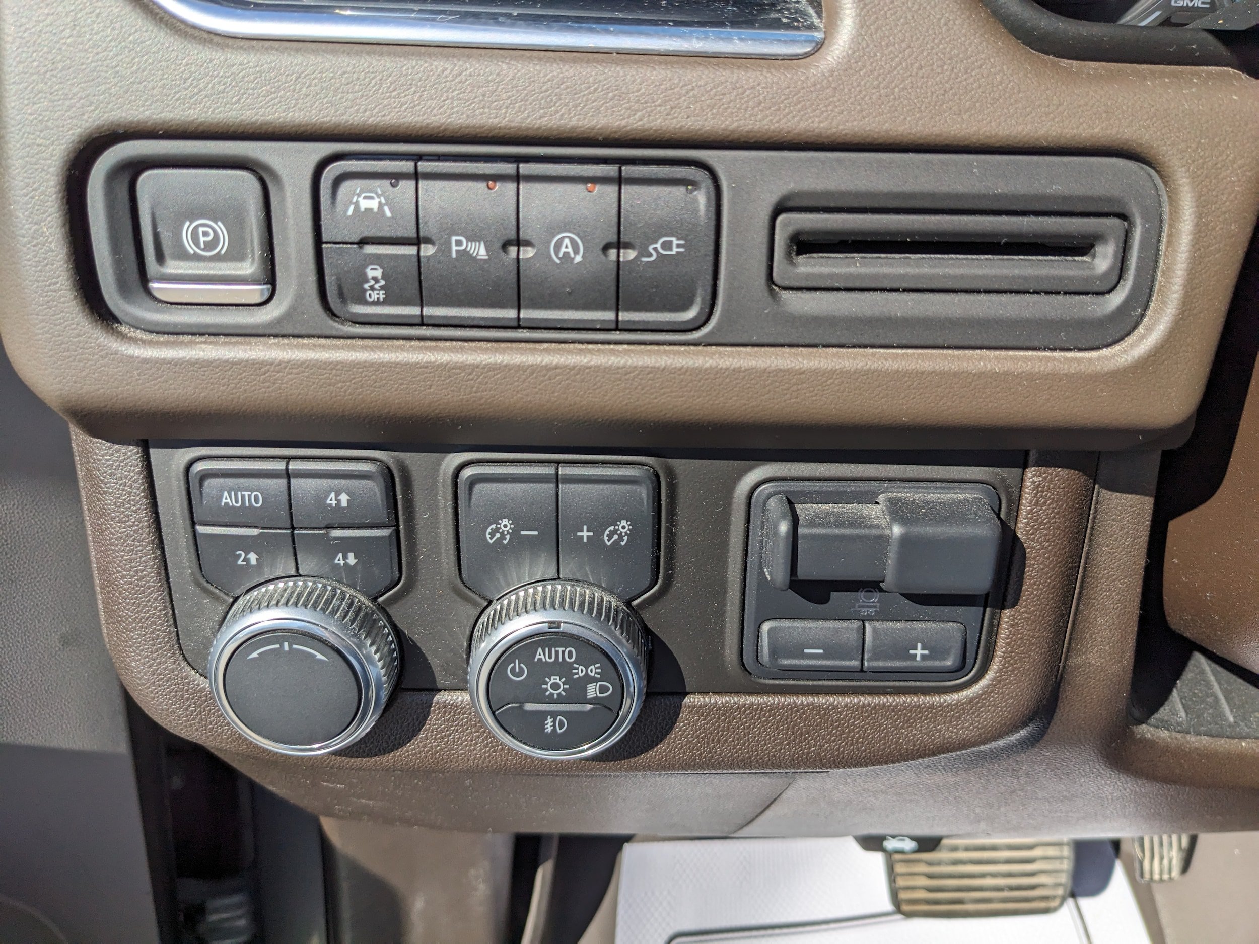 Used 2021 GMC Yukon SLT w/ SLT Luxury Plus Package AWD/4WD image 31