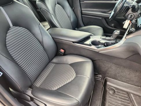 Used 2020 Toyota Camry SE FWD image 10