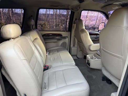 Used 2004 Ford Excursion Limited image 21