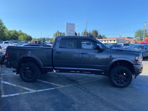 Used 2022 RAM 2500 Limited w/ Night Edition AWD/4WD image 6
