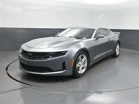 Used 2019 Chevrolet Camaro LT w/ Technology Package RWD image 3