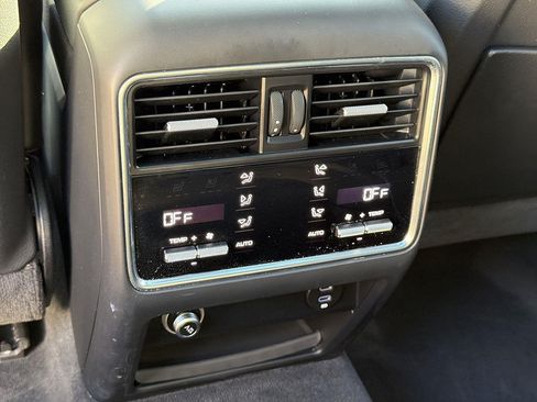 Used 2023 Porsche Cayenne AWD/4WD image 21